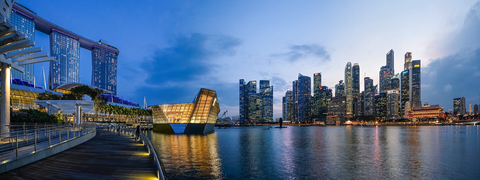 Singapore Marina Bay at dusk